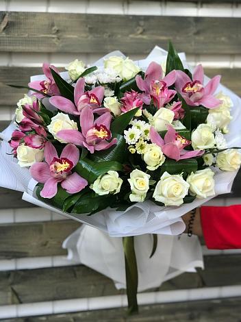 Букет цветов из: Розы и Хризантемы в Ашукино