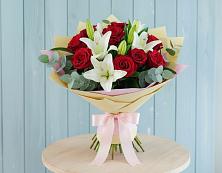 Букет цветов из:  Лилии и Розы в Ашукино