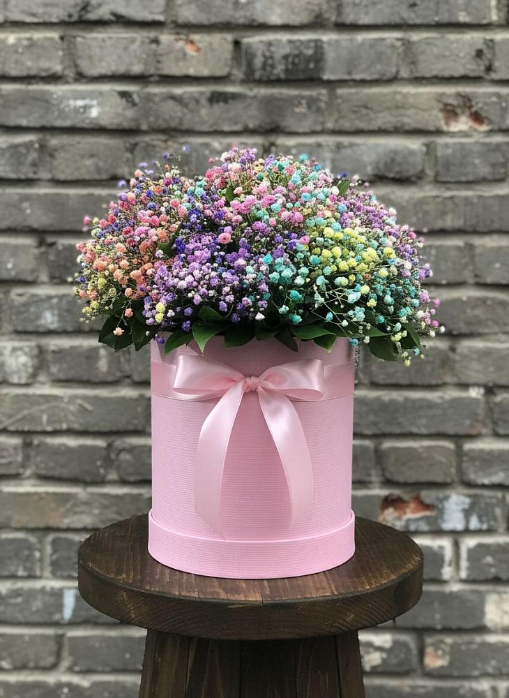 Цветочная композиция из Гипсофила и Розы в шляпной коробке в Ашукино