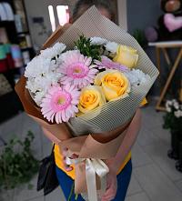 Букет цветов из:  Герберы, Розы и Хризантемы в Ашукино