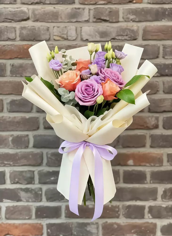 Букет цветов из: Лизиантусы и Розы в Ашукино