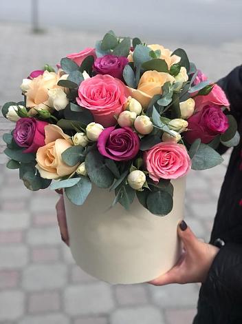 Цветочная композиция из Розы в шляпной коробке в Ашукино