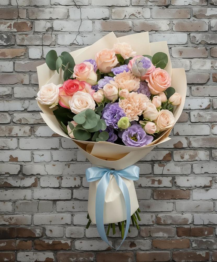 Букет цветов из: Розы, Лизиантусы и Гвоздики в Ашукино