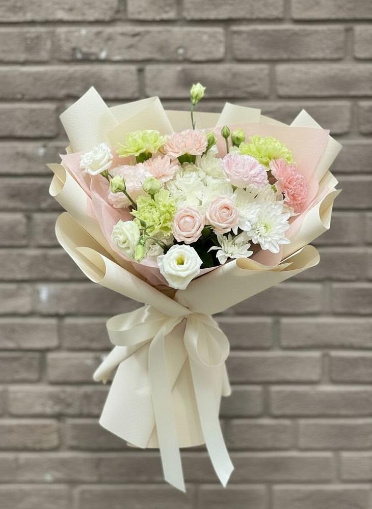 Букет цветов из: Гвоздики, Розы, Лизиантусы и Хризантемы в Ашукино