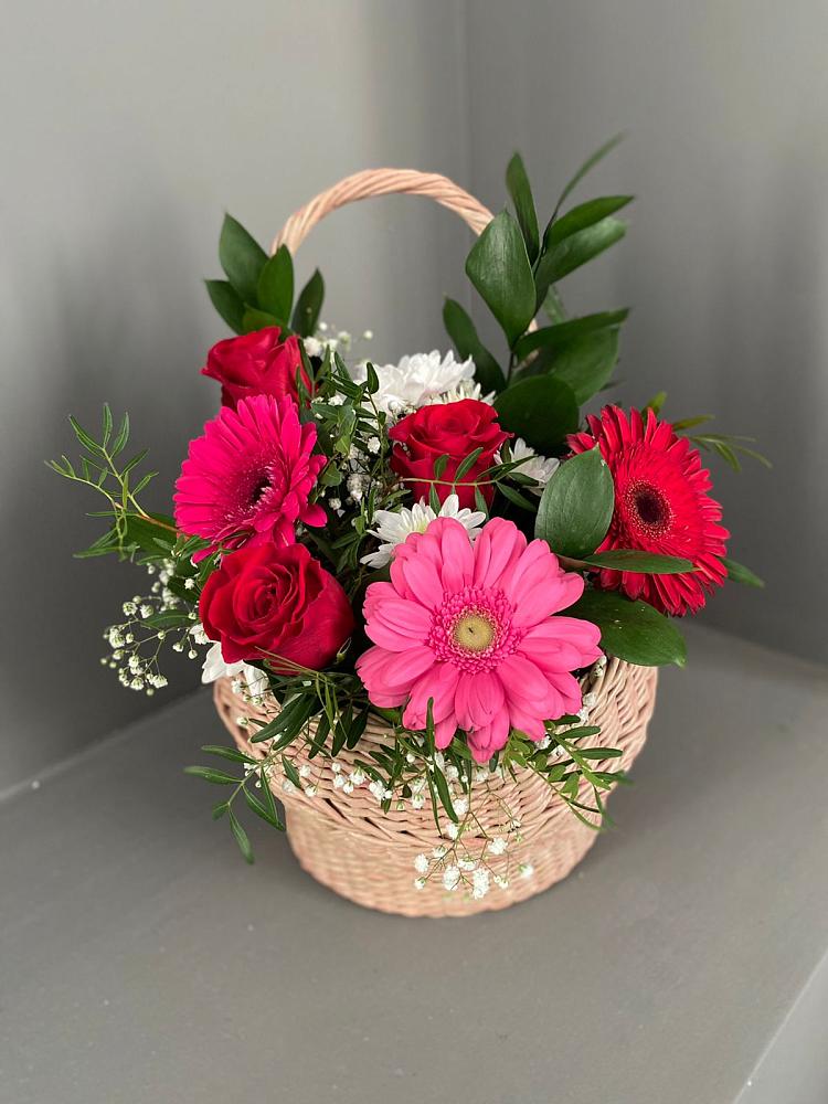 Цветочная композиция из Розы, Хризантемы и Герберы в корзине в Ашукино