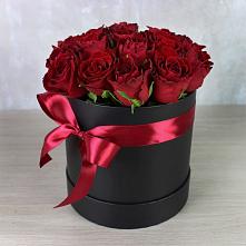 Цветочная композиция из Розы в шляпной коробке в Ашукино